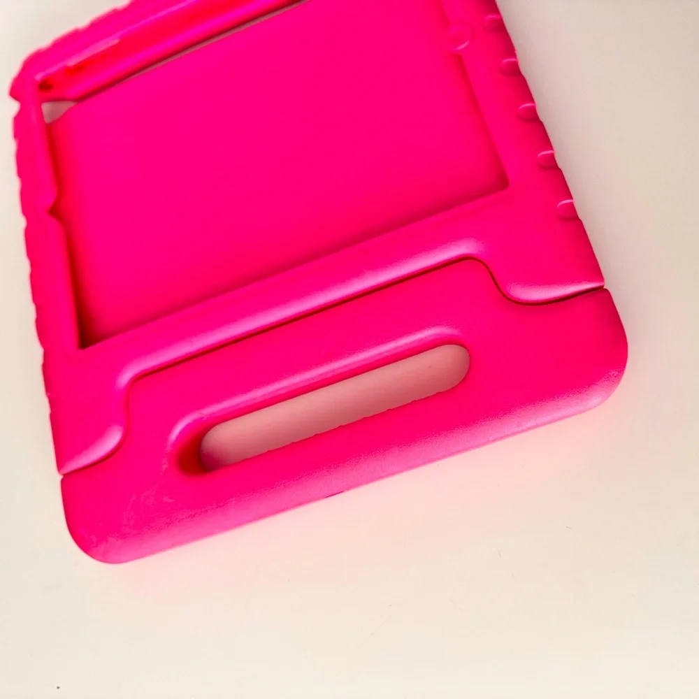 iPad Dynamo Foam Protective Carrying Case w Easy Grip Handle • Hot Pink